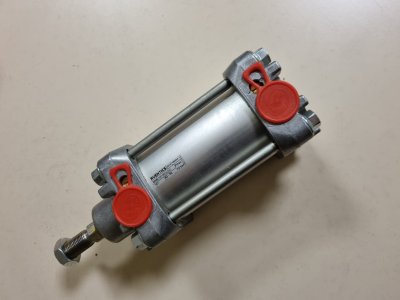AVENTICS™ Vérin à tirant ISO 6431, Série 167 - 1670605000 - aventics